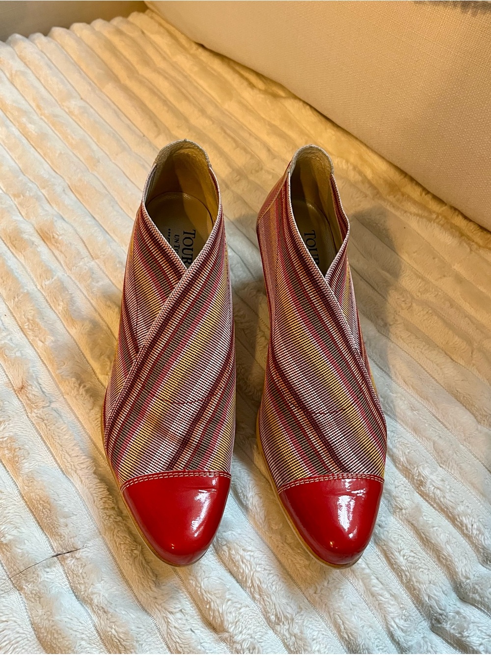 Un Tour en Ville - Artsy Red Striped Pointed Toe Ankle Booties - Sz 37